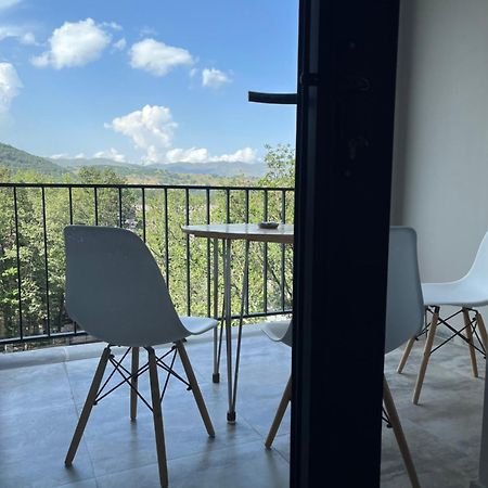 Monstera Leaf Appartment, Kechi House, 차그카조르 외부 사진