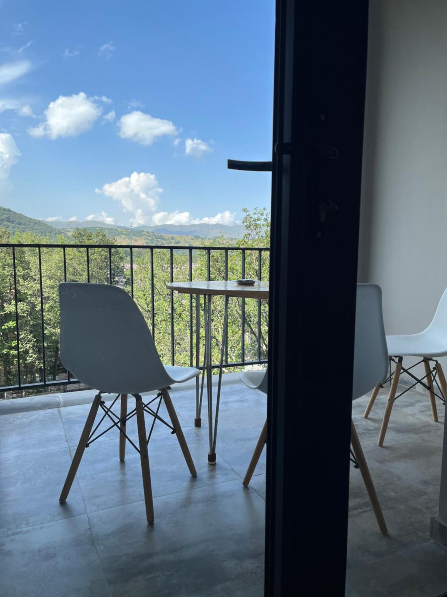 Monstera Leaf Appartment, Kechi House, 차그카조르 외부 사진